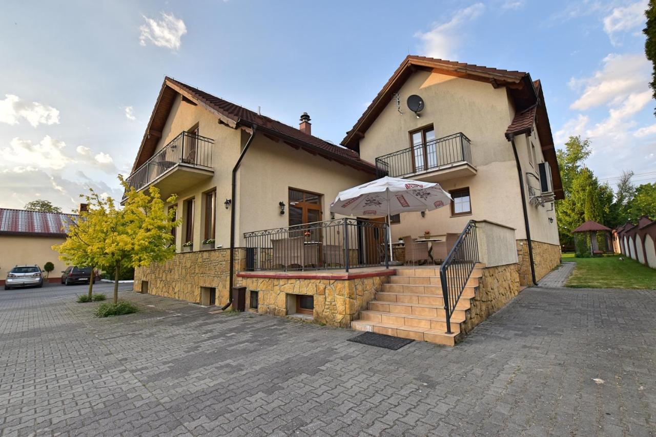 Hotel Radzewice Buitenkant foto