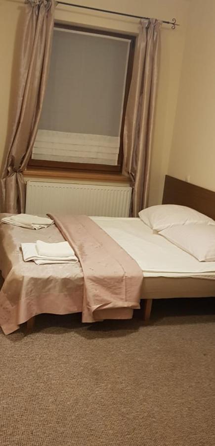 Hotel Radzewice Buitenkant foto