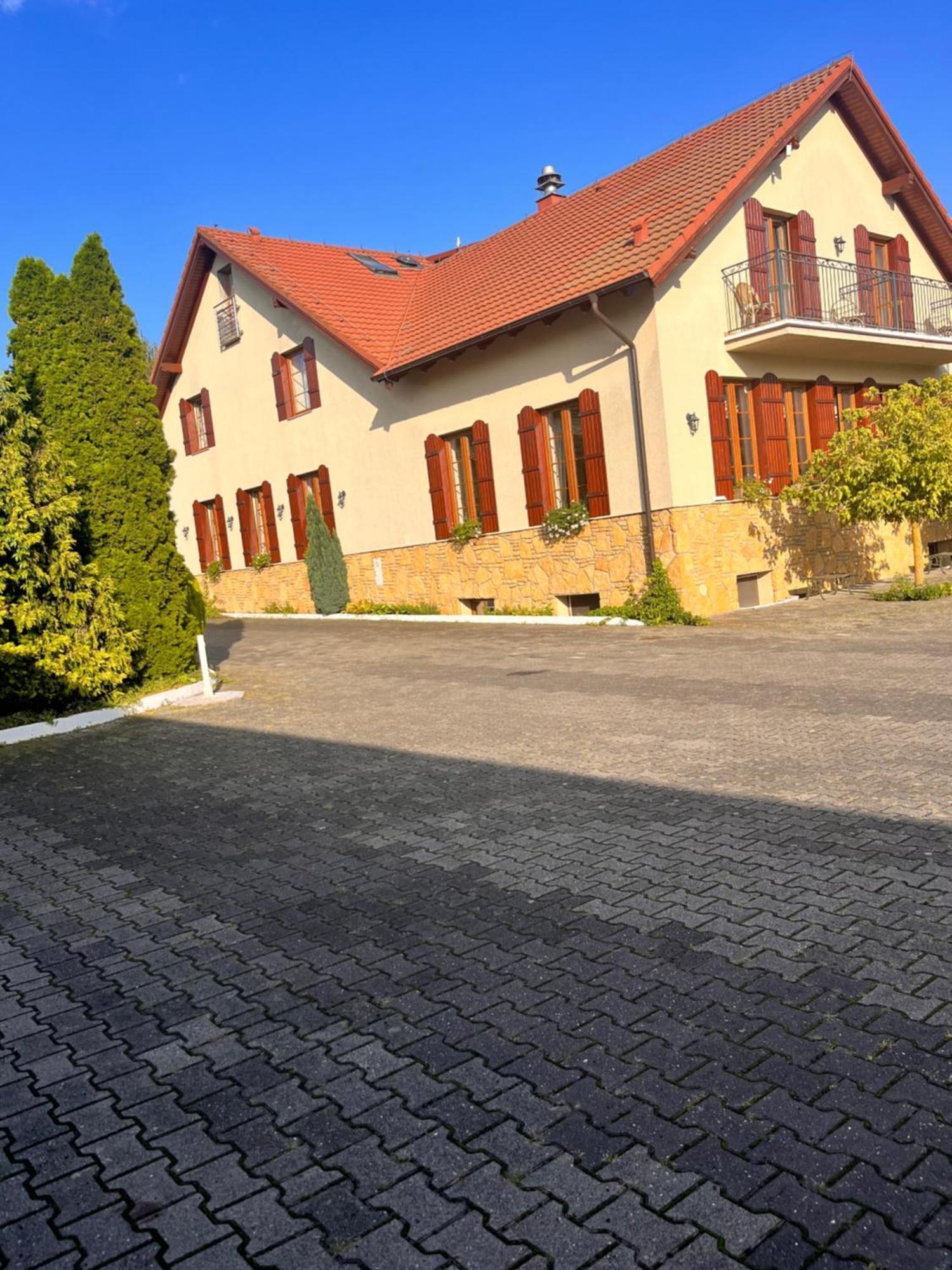 Hotel Radzewice Buitenkant foto
