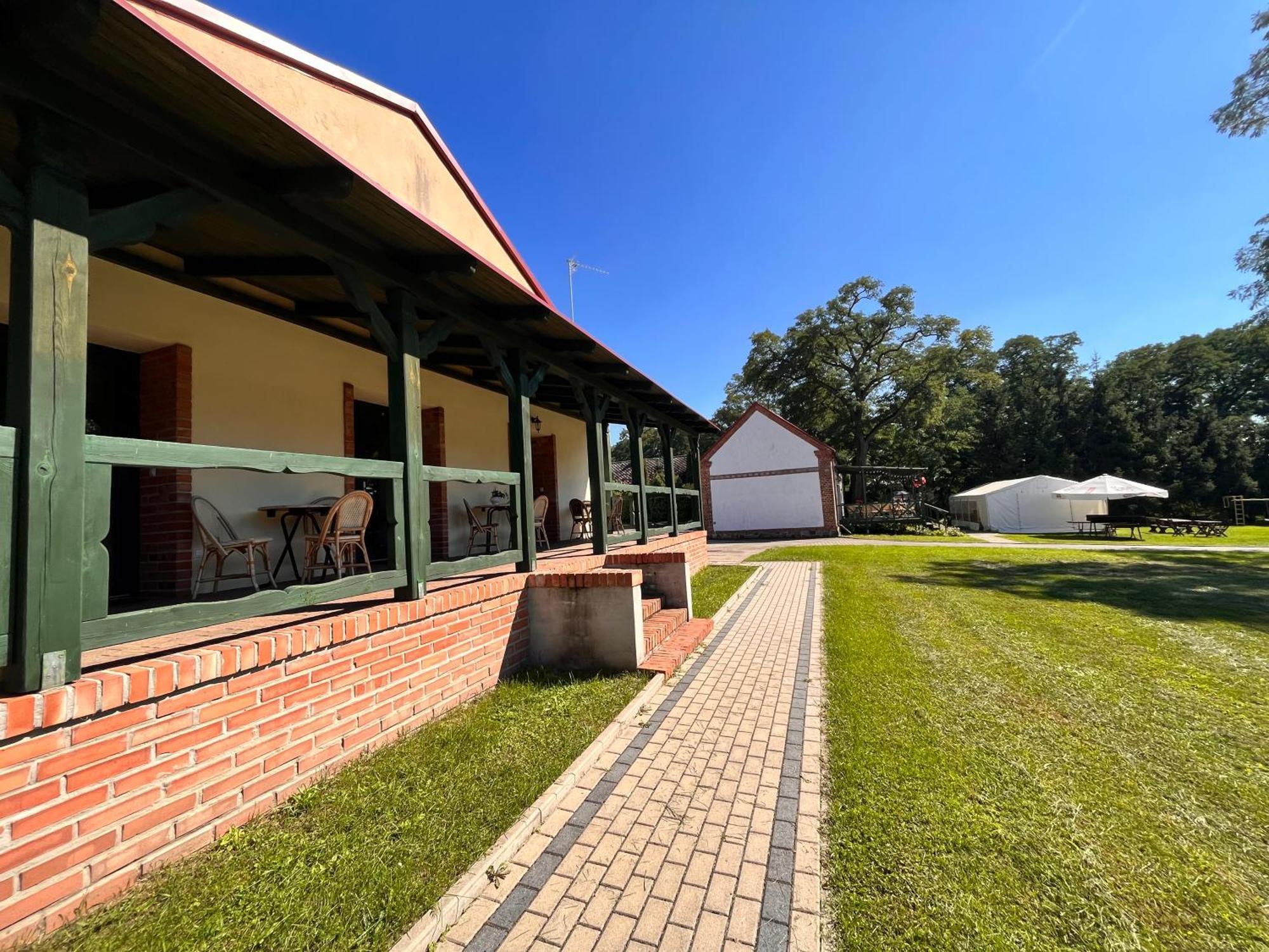 Hotel Radzewice Buitenkant foto